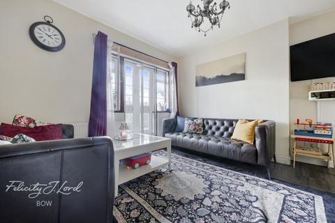 2 bedroom flat for sale, West India Dock Road, London, E14