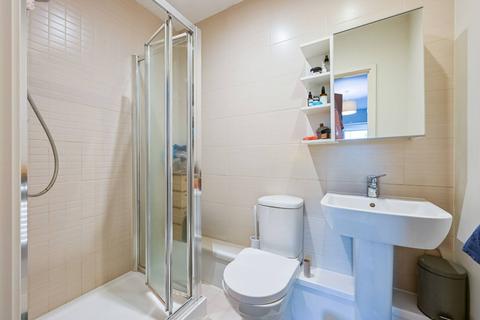 3 bedroom flat to rent, Clarence Avenue, Ilford, IG2