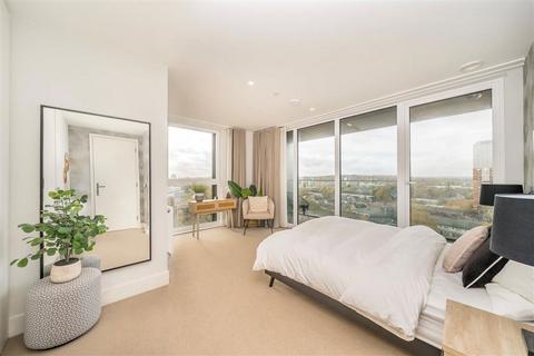2 bedroom flat to rent, Moulding Lane, London SE14