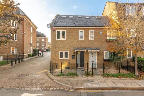undefined, Redmans Road, London E1