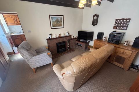 undefined, Cwrtnewydd, Llanybydder, SA40
