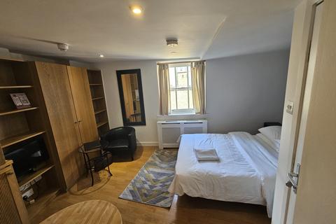 Studio to rent, Cartwright Gardens, Bloomsbury, WC1H