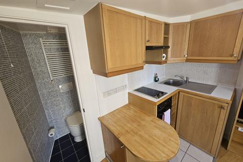 Studio to rent, Cartwright Gardens, Bloomsbury, WC1H