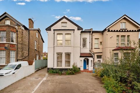 2 bedroom flat for sale, Shoot Up Hill, London NW2