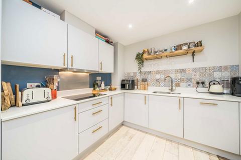 1 bedroom flat for sale, Antoinette Close, Kingston Upon Thames KT1