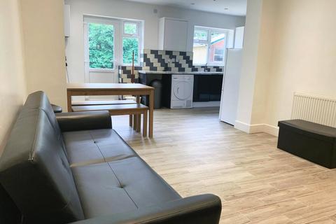 5 bedroom house to rent, Ripstone Gardens, Hampshire SO17