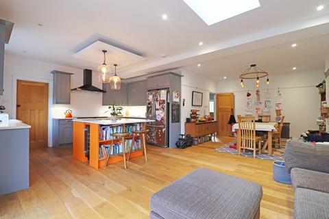 4 bedroom semi-detached house for sale, Hurst Close, Bromley BR2