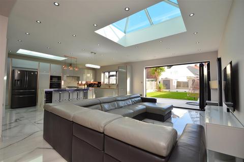 7 bedroom house for sale, Stradbroke Grove, Clayhall