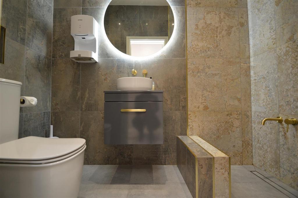 Wetroom.JPG