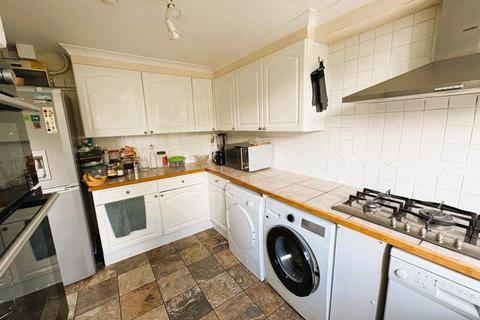 3 bedroom house share to rent, Hatfield Crescent, Hemel Hempstead