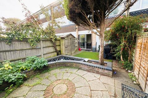 3 bedroom house share to rent, Hatfield Crescent, Hemel Hempstead
