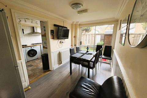 3 bedroom house share to rent, Hatfield Crescent, Hemel Hempstead