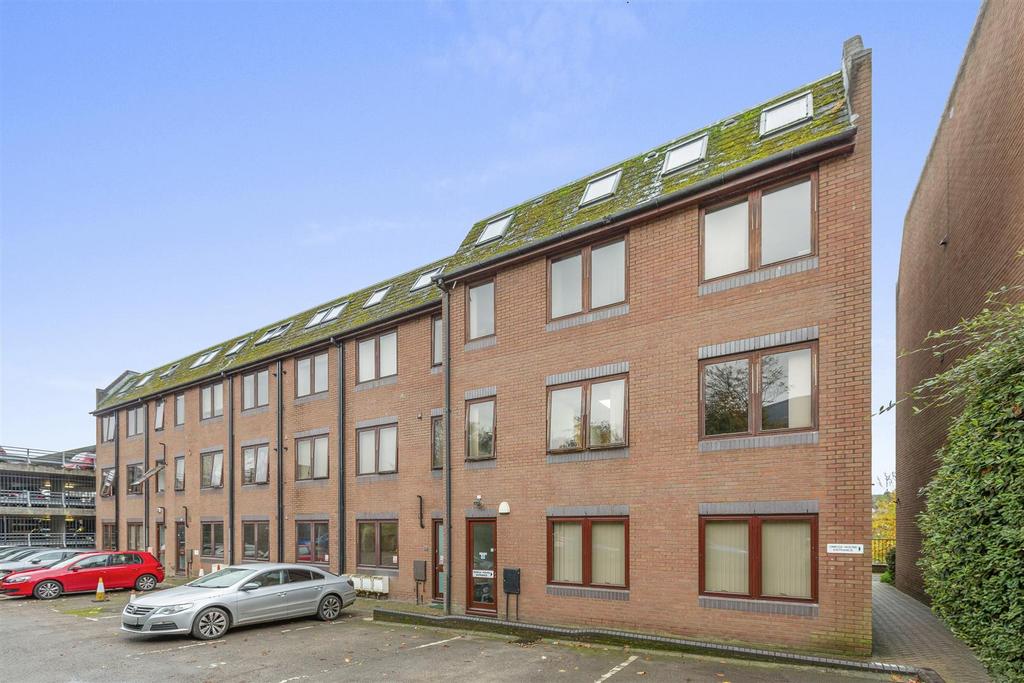 Flat 8, Buckingham Place, Bellfield Rd, HP13 5 HW-1
