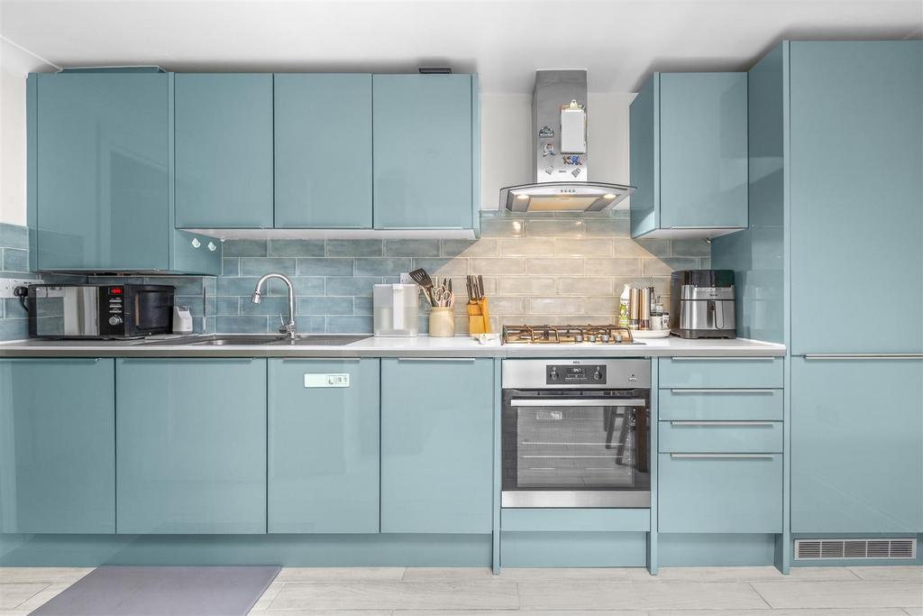 Flat 8, Buckingham Place, Bellfield Rd, HP13 5 HW-6