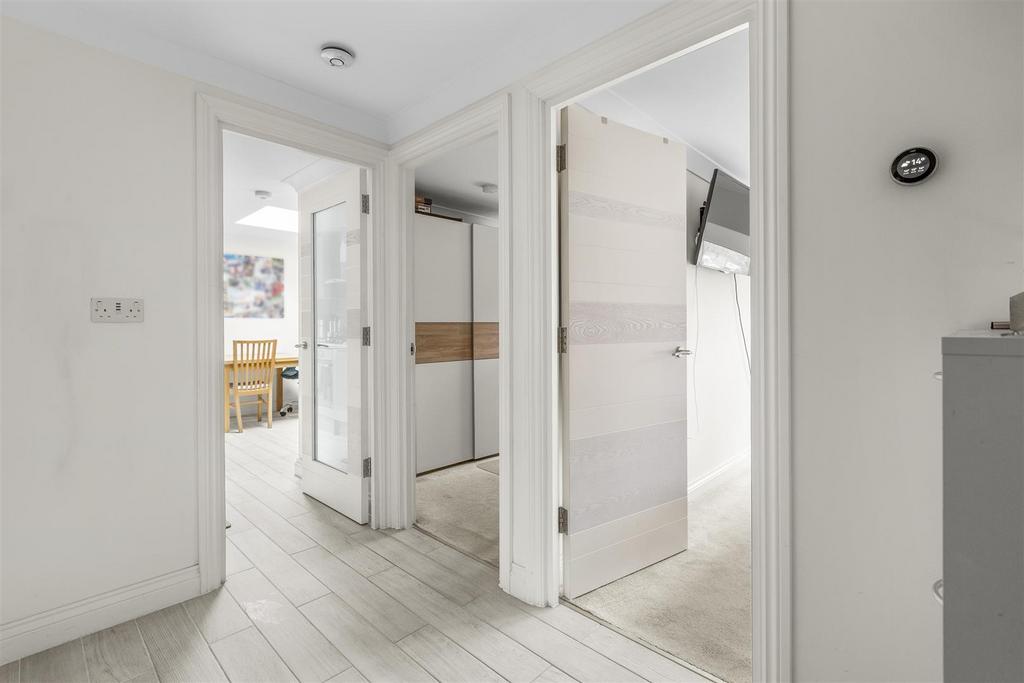 Flat 8, Buckingham Place, Bellfield Rd, HP13 5 HW-9