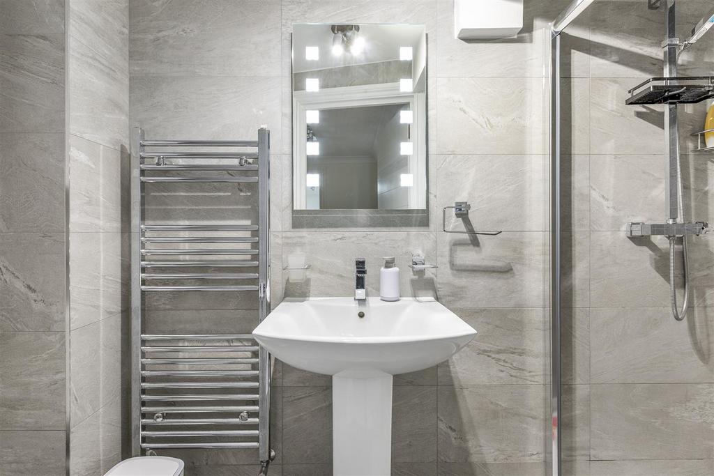 Flat 8, Buckingham Place, Bellfield Rd, HP13 5 HW-1