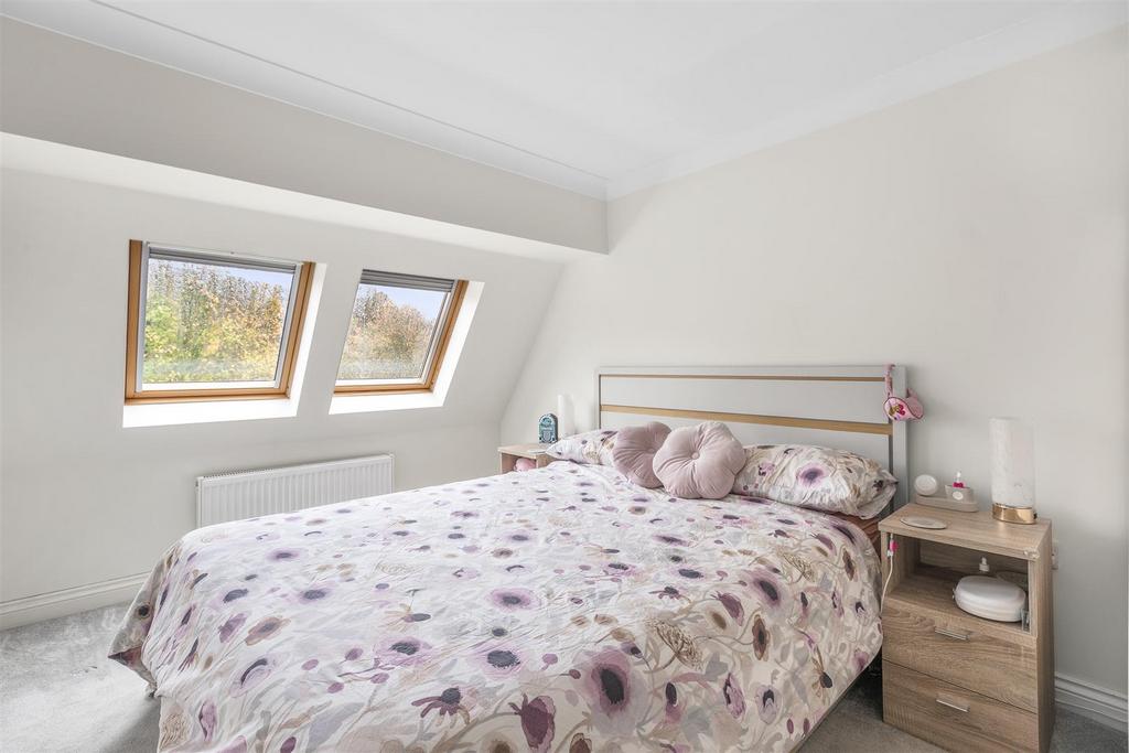 Flat 8, Buckingham Place, Bellfield Rd, HP13 5 HW-8