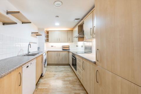 2 bedroom flat to rent, Arnhem Place, London E14