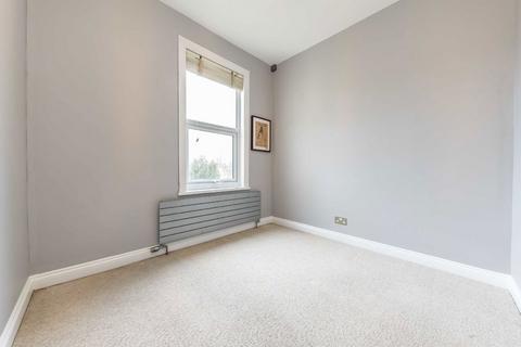 2 bedroom flat for sale, Richmond Park Road, Kingston Upon Thames KT2