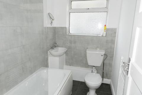 2 bedroom maisonette to rent, Canonbury Road, Enfield EN1