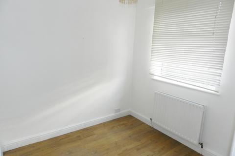 2 bedroom maisonette to rent, Canonbury Road, Enfield EN1