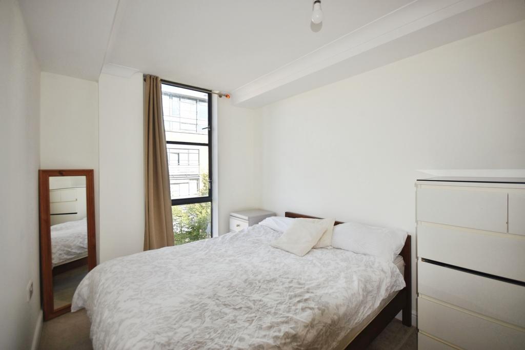 Pbox-bedroom-315880.JPG