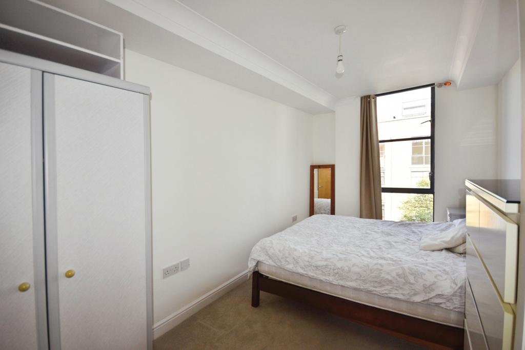 Pbox-bedroom-315880.JPG