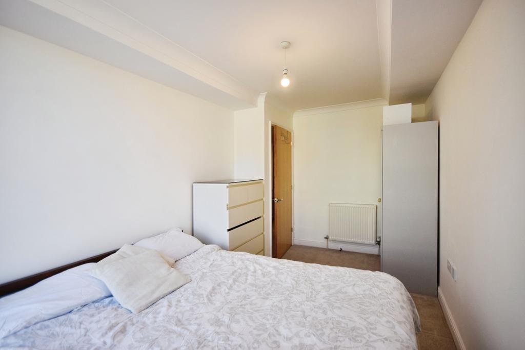 Pbox-bedroom-315880.JPG