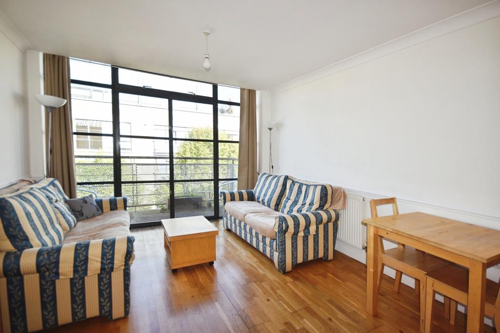 Pbox-living room-315880.JPG