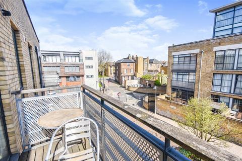 1 bedroom apartment to rent, Town Meadow, Brentford