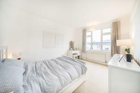 2 bedroom flat to rent, Balham High Road, London SW17