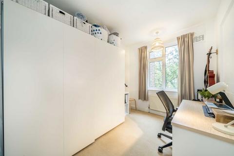 2 bedroom flat to rent, Balham High Road, London SW17