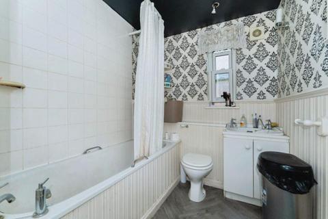 1 bedroom apartment for sale, Warren Close, Pentagon House Warren Close, UB4