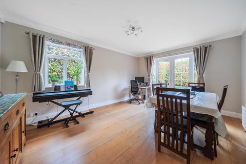 5 Evelyn Close, Woking, GU22 0DG