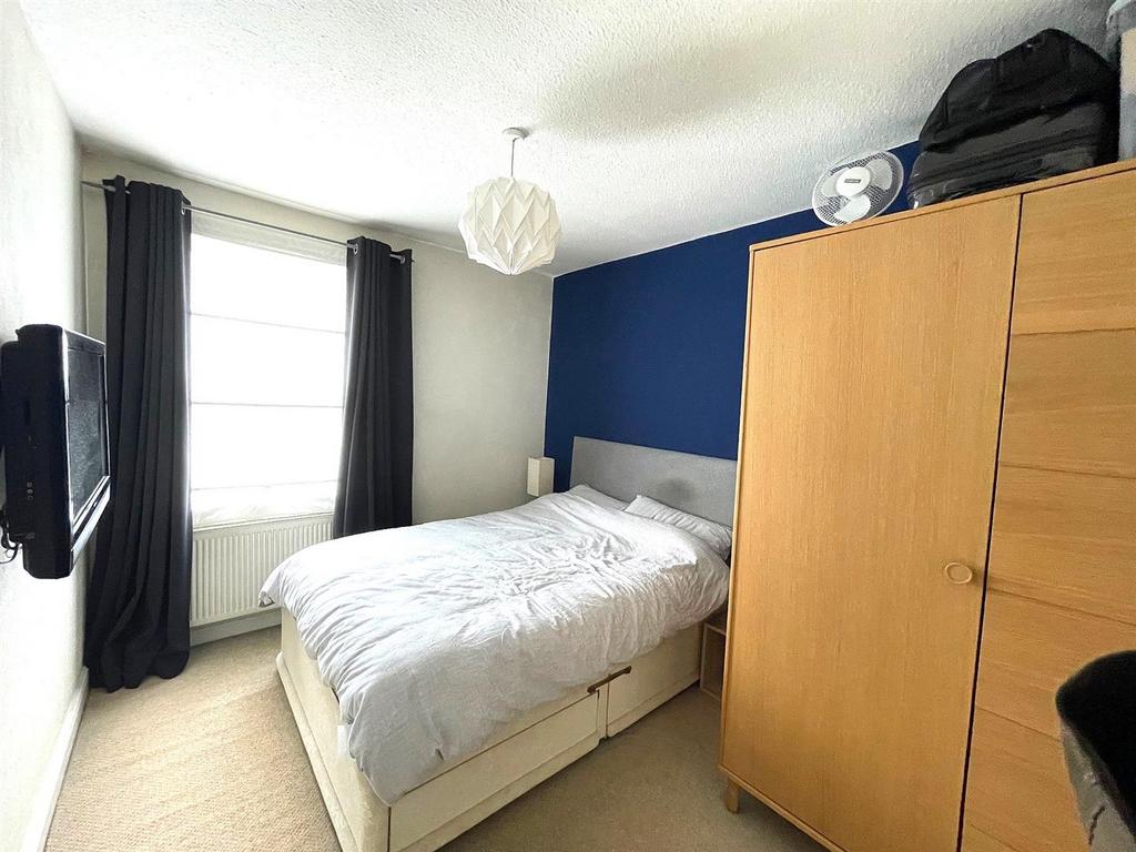 Bed 1.jpg