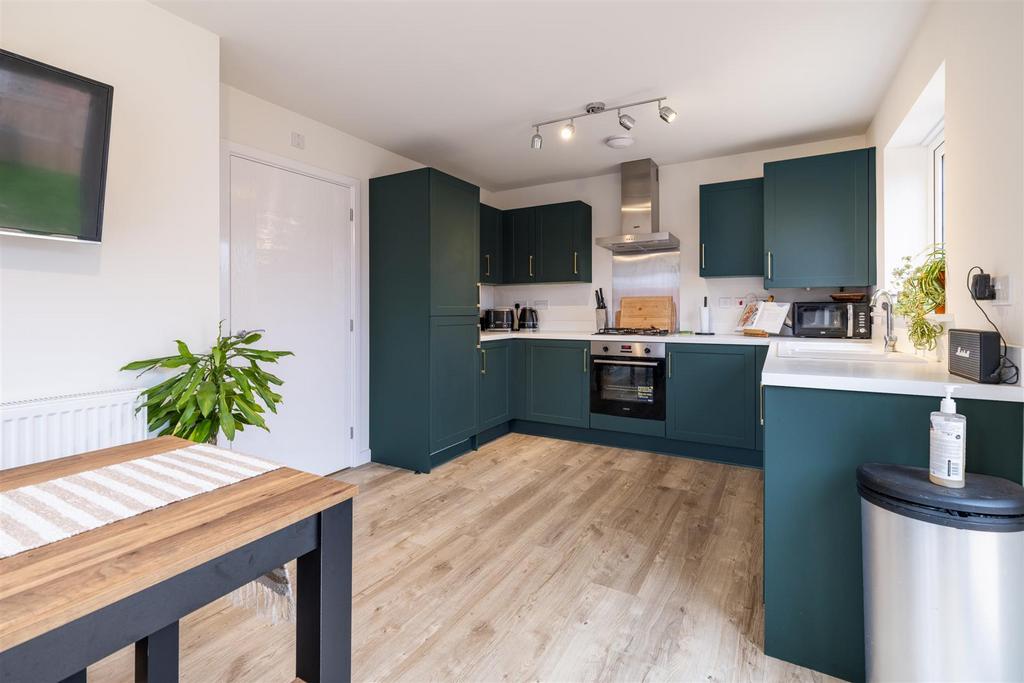 KITCHEN 2 .jpg