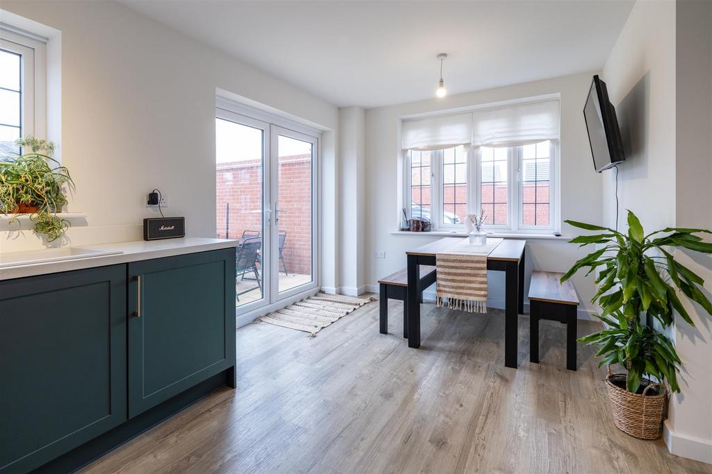KITCHEN .jpg