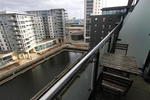 undefined, La Salle, Leeds Dock