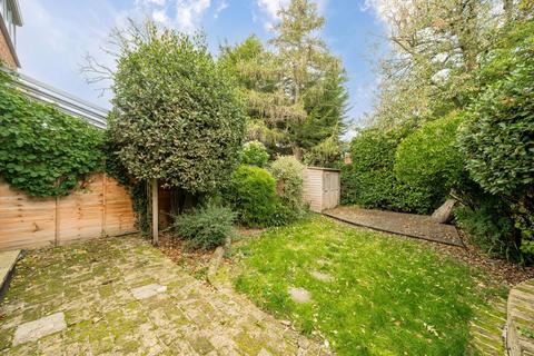 undefined, Onslow Gardens, London N10