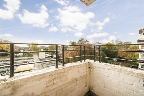 3 bedroom flat for sale, Flora Gardens, London W6