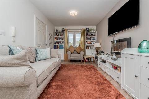 2 bedroom apartment for sale, Whitehall Green, Wortley, Leeds