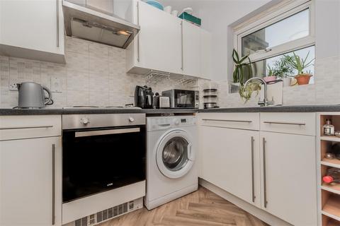 2 bedroom apartment for sale, Whitehall Green, Wortley, Leeds