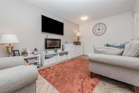 2 bedroom apartment for sale, Whitehall Green, Wortley, Leeds