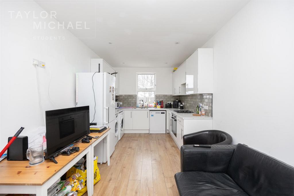 Living Room / Kitchen