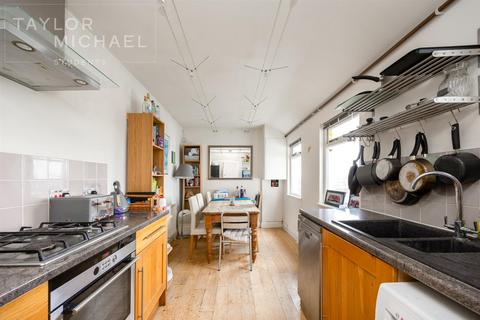 4 bedroom terraced house to rent, Bentham Road, Brighton