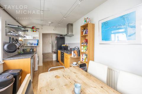 4 bedroom terraced house to rent, Bentham Road, Brighton