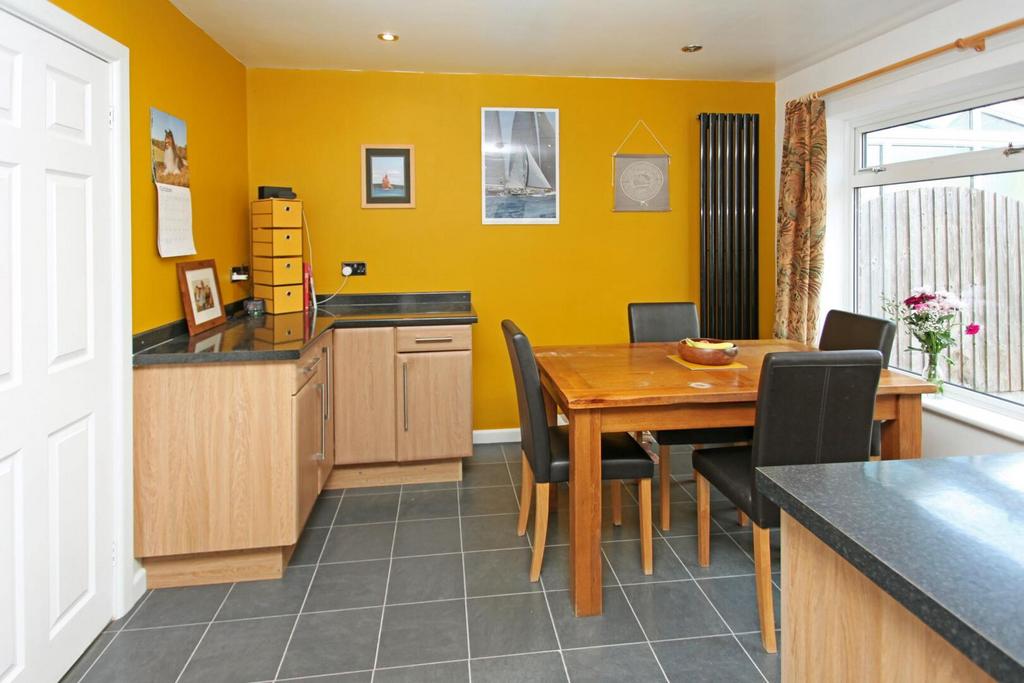 Kitchen/Dining Area