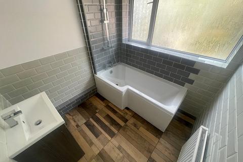 3 bedroom semi-detached house to rent, Linden Avenue, Great Barr, Birmingham, B43