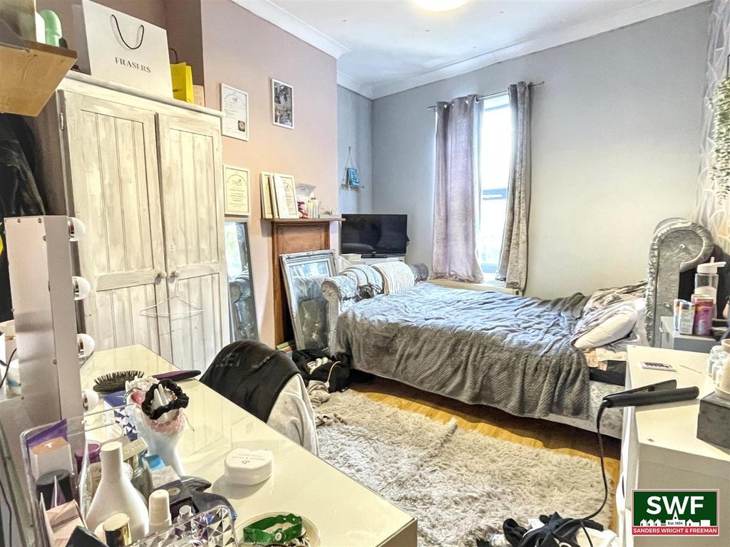 Bedroom2.jpg