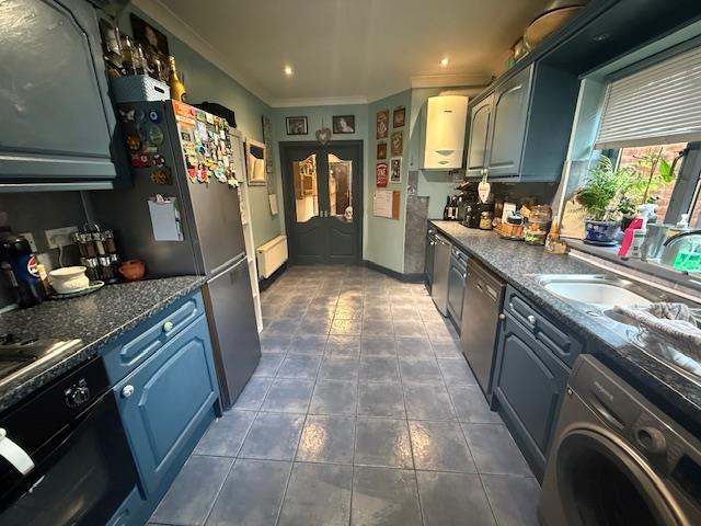Kitchen2.jpeg